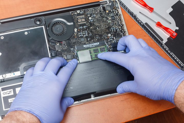 MacBookの修理部品が不足、アップルがお客に一度持ち帰ってもらっているとの噂【Gadget Gate】