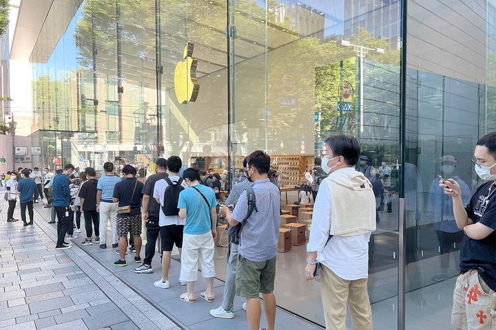 iPhone 14ƐVApple Watch{BApple\QɋvԂ̍s