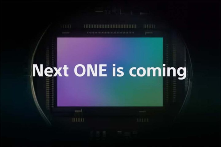 uXperia 1vVfoꂩH\j[eBU[J