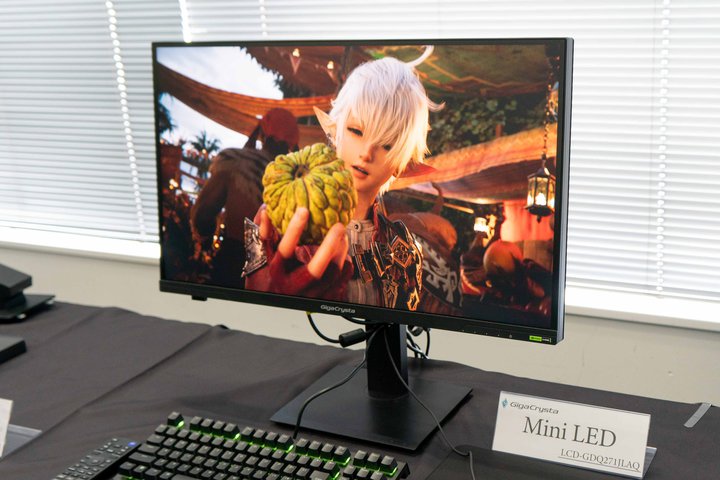 ACEI[Ef[^AuGigaCrystavMini LEDڃQ[~Oj^[BPxƍ𗼗