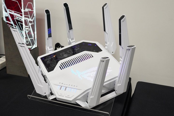 ASUS�AAI�Z�p�Ńl�b�g�̐ڑ����œK������Q�[�~���O���[�^�[�uROG Rapture GT-BE19000AI�v