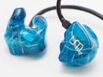 Unique Melody�uMAVERICK II�J�X�^���v�𒮂� �[ �啝�i��������2����n�C�u���b�h�^IEM