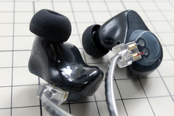 y212z\̐Ód^gDC[^[ڃCzI uFitEar EST UniversalvOr[