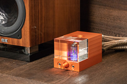 �f�U�C���E�T�C�Y�E������3���q�����낤�^��ǃA���v�BCarot One�̐V�uFABRIZIOLO�^ERNESTOLO�v