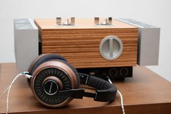 ��ULTRASONE�uEdition 11�v�ƈ�PATHOS���A���v�A�g���͋߂��h 2�u�����h���t�ł�ɏ�w�b�h�z���T�E���h