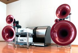 �S���E26�y�A����A�A���@���M�����h�n��26���N�L�O���f���uTRIO LUXURY EDITION 26�v�𒮂�