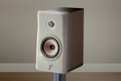 ����X�s�[�J�[�̗��z���������A�I�݂ȉ��y���Ɣ������ӏ��BFOCAL�uKanta N��1�v�𒮂�