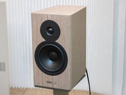 �f�B�i�E�f�B�I�̃X�s�[�J�[�ɂ́A�Ȃ��S�ɋ����Z���͂�����̂��B�ŐV���f���uEvoke�v�𒮂��Ă킩��������