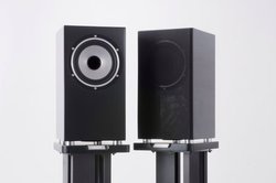 TANNOY�`���̃T�E���h�ƍŐV�Z�p��Z�������x�X�g�Z���[�X�s�[�J�[�B�uRevolution XT�v�𒮂�