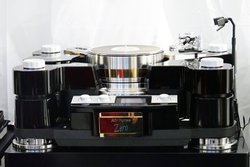 ��HIGH END�Œ������u���ʂȉ��v��1�� ���R�[�h�v���[���[�^�^��ǃA���v���ڐV���i�̉��������|�[�g