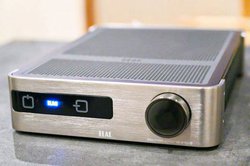 ���^�E���@�\�E������������オ���߂�A���v�̎p�������ɁBELAC�uDS-A101-G�v�𒮂�