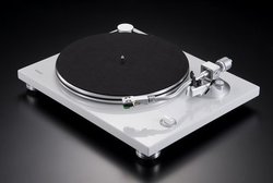 �i�C�t�G�b�W�E�g�[���A�[�����ڂ̑��@�\�v���[���[�ATEAC�uTN-3B�v�̎��͂�T��