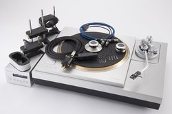 �A�i���O����ɂ����ʂ𔭊��I �t���e�b�N�uNCF Booster�v�V���[�Y�Ɠd���P�[�u���ŃO���[�h�A�b�v����