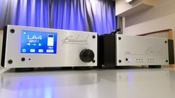 Benchmark�̖��ɂӂ��킵���쓮�͂ƕ\���́B�v�����p���[�A���v�uLA4�v�uAHB2�v�𒮂�