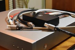 �I�[�f�B�I�u�����h���J�������X�C�b�`���O�n�u�u8Switch�v�Ńl�b�g�I�[�f�B�I�̉������P�I