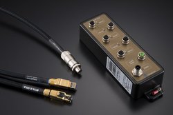 �n�u�����l�b�g�I�[�f�B�I�̗v�I�@�e���K�[�g�i�[�uM12 SWITCH IE GOLD�v�̃����O�Z���[�ɔ[��