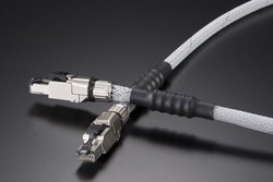 �e�B�O�����̋Z�p��LAN�P�[�u���ɑS�����I�uTPL-2000L�v�Ńl�b�g�I�[�f�B�I���V���ȍ��݂Ɏ���