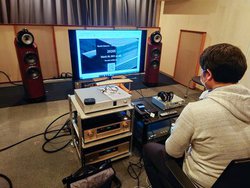 ��{����ɂ��uMUSIC/SLASH�v���̃n�C���]�z�M���A�{�C�̃I�[�f�B�I�Œ����Ă݂�