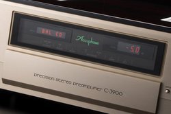 �V���N�̂悤�Ȋ��炩�Ȕ��G��A�A�L���t�F�[�Y�uC-3900�v�ŊJ���邳��Ȃ鍂�𑜓x�̐��E