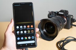 \j[ɂAVX}zuXperia PROv̓fW^ghƂ̘AgŉłH