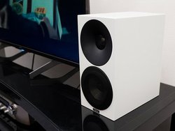 �T�E���h�̔j��͂����Ⴂ�I �e���r�̉��ɖ{�i�X�s�[�J�[��u���ă��b�`�ȃV�A�^�[�̌������\