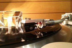 �h�C�c�C�s�̃J�[�g���b�W�u�����h�gTEDESKA�h�B�y����v�킹����������k���ȃe�N�m���W�[�Ɋ���