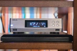 SSD���ڂ̓���I�[�f�B�I�T�[�o�[����ŁI DELA�uN100�v�͏�ʋ@��ɔ��邱�Ȃꂽ�\����