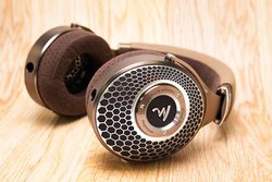 �t�H�[�J���̐V�w�b�h�z����O�ꎎ���I�@���^�uCELESTEE�v �ƊJ���^�uCLEAR MG�v�̖��͂�T��