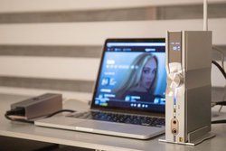 �uNEO iDSD�v�͓d�������ł���ɉ�����IiFi audio�́g���ӋZ�h�Ńw�b�h�z�����X�s�[�J�[�Đ����O���[�h�A�b�v