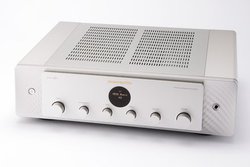 �g���r���O�I�[�f�B�I�h�̌���ŁB�}�����c�uMODEL 40n�v�͉��y���f������Տꊴ�Ŋy���߂�