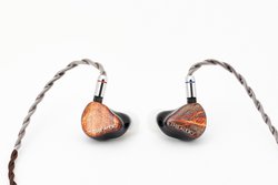 �Ƒn�I�e�N�m���W�[�A��������T�E���h�B�uTHIEAUDIO�v�̊���IEM2���f���ɔ���