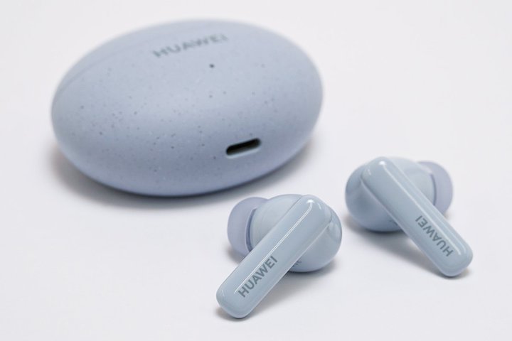 �������u�ԂɊ��S�I�uHUAWEI FreeBuds 5i�v�͉��i�ȏ�ɒ��g���[���������S���C�����X��