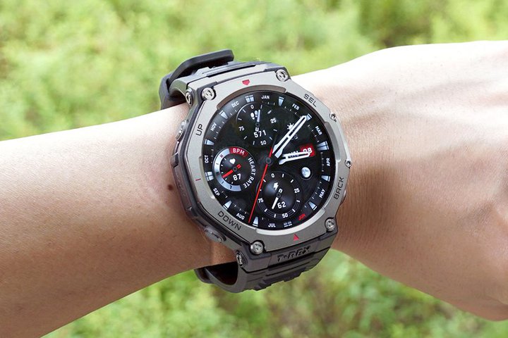 |I^tƖLxȋ@\́gRXphX}[gEHb`IuAmazfit T-Rex 3v̓EH[LORoȂǃAEghADɍœK