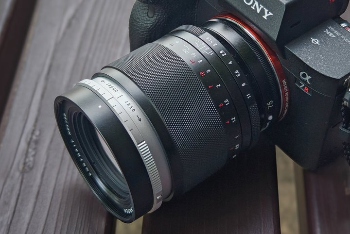 `ʂ{P݂ɑ芬\BtHNg_[uPORTRAIT HELIAR 75mm F1.8vʃr[