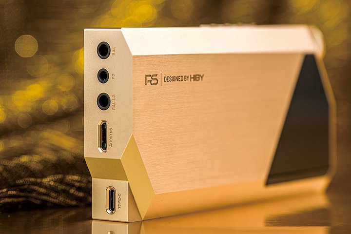 ���ӂ̃\�t�g�J���͂œƎ�R-2R�̉���[���IHiBy�uRS8 II�v�̃T�E���h���v���g�^�C�v�Ő�s�̌�