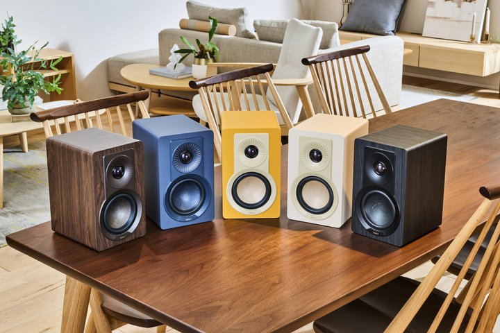 DALI�̃R���p�N�g�X�s�[�J�[�uKUPID�v�͍��Y�Ƌ�u�����h�Ƀ}�b�`�I5�J���[�̒u�������v�������