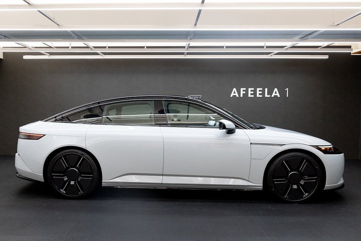 �\�j�[�̃I�[�f�B�I�Z�p����uAFEELA 1�v�̃J�[�I�[�f�B�I��̌��I�N���}�̒����g�ō��̃��X�j���O���[���h��