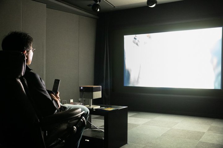 �G�v�\��4K�v���W�F�N�^�[�uEF-72�v���r���[�I �V�G���W���̐F�N�₩�ȉf����Sound by Bose�̔��͂ŕʊi�̊����x