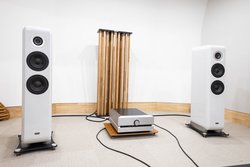 �L�@�I���D��ȃ\�m���e�B�ɐ����BTAD�́g�C���e�O���[�e�b�h�A���v�h�������o�����x�ȃI�[�f�B�I�I���x