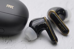 AVIOT�uTE-U1-PNK�v���r���[�B�s���z��9�́u�O���[��������g�y�����h�T�E���h�v�̍��R�X�p�@���I