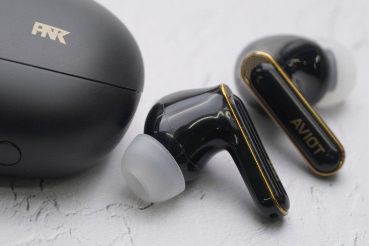 AVIOT�uTE-U1-PNK�v���r���[�B�s���z��9�́u�O���[��������g�y�����h�T�E���h�v�̍��R�X�p�@���I