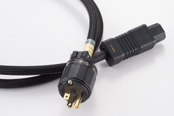 �y�~�j���r���[�z�N���X�𒴂���𑜓x��S/N�B�t���e�b�N�̓d���P�[�u���uThe Roxy�v