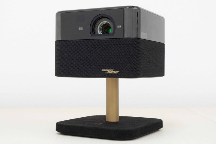 �g���O�W���A���[�h���܂Ƃ����G�v�\���̃R���p�N�g�v���W�F�N�^�[�uEF-73�v�̎��͂�O�ꃌ�r���[