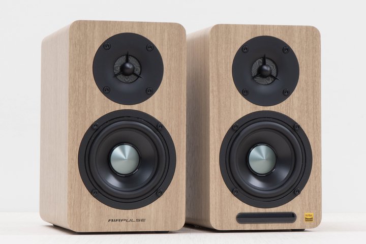 �R���p�N�g�ƍ������̗�����ǋ�����AIRPULSE�̓���A�N�e�B�u�X�s�[�J�[�uA60�v�̐^���ɔ���