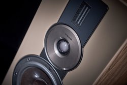 �V�N�Ȏ�G��A�V����DALI�̐V���Ȓ���B���i�ȏ�̎��͂𒮂�����ASONIK�V���[�Y�̖��͂�[�@��I