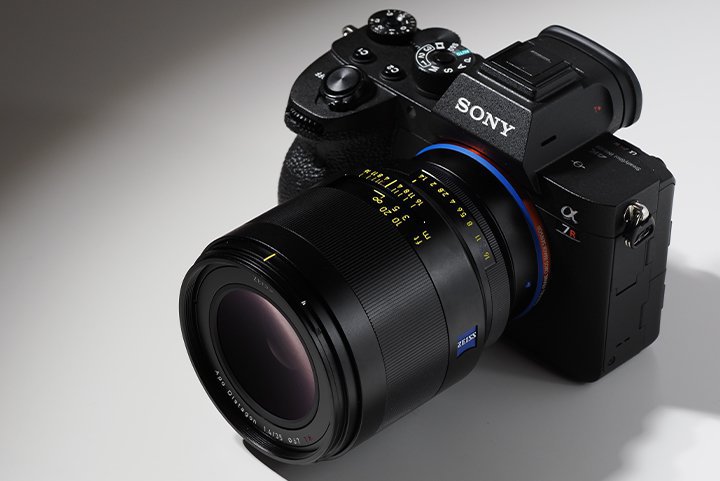 ZEISS�̍ō���gOtus ML�V���[�Y�h�̑�3�e�A�uOtus ML 1.4/35�v���ʃ��r���[
