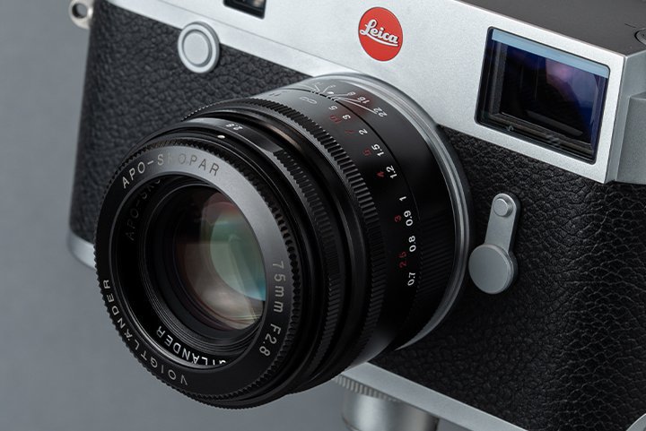 �S��44mm�̏��^�y�ʂȒ��]�������Y�A�t�H�N�g�����_�[�uAPO-SKOPAR 75mm F2.8�v���ʃ��r���[