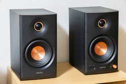 Bluetooth�̉����͊��҈ȏ�IEdifier�́g�f�X�N�g�b�v�h�A�N�e�B�u�X�s�[�J�[�uMR4 MKII�v�ɒ��ځI