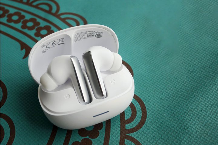 ����7,980�~�ō����Ă�H QCY�uMeloBuds N65�v�͌���l�̃j�[�Y�ɉ����鍂�R�X�p�C���z���B���r���[�t���ŏЉ�I�y�����N�[�|���L�z