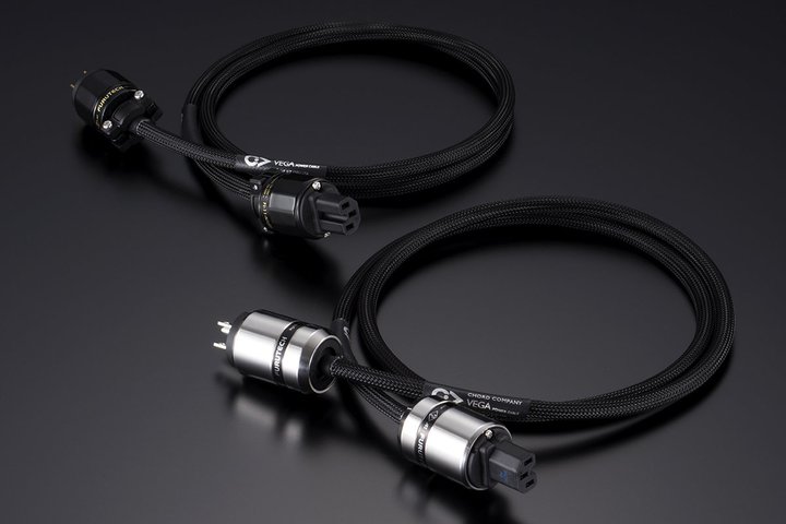 �g���y�̍��h�𒍓�����R�[�h�E�J���p�j�[�̓d���P�[�u���B�uVega Power Cable�v2���f���̈Ⴂ������